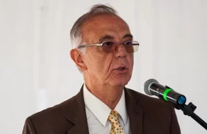 Análisis de cifras revela preocupante gestión del ministro de Defensa, Iván Velásquez: aumentan las masacres en un 61% y la erradicación disminuye en un 87% Análisis de cifras revela preocupante gestión del ministro de Defensa, Iván Velásquez: aumentan las masacres en un 61% y la erradicación disminuye en un 87%