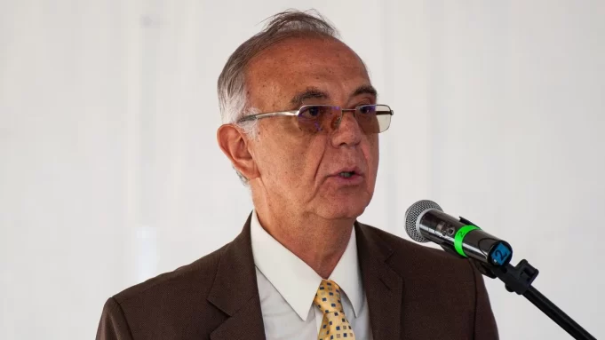 Análisis de cifras revela preocupante gestión del ministro de Defensa, Iván Velásquez: aumentan las masacres en un 61% y la erradicación disminuye en un 87% Análisis de cifras revela preocupante gestión del ministro de Defensa, Iván Velásquez: aumentan las masacres en un 61% y la erradicación disminuye en un 87%