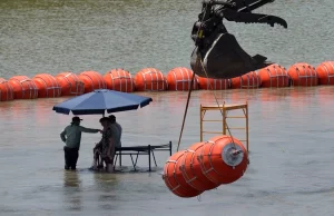 Conflicto Fronterizo: Estados Unidos Demanda a Texas por la Barrera en el Río Bravo Conflicto Fronterizo: Estados Unidos Demanda a Texas por la Barrera en el Río Bravo