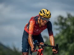 En la etapa 15 del Tour de Francia 2023, un fanático causó una caída masiva En la etapa 15 del Tour de Francia 2023, un fanático causó una caída masiva