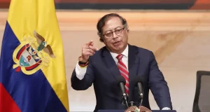 Acuerdo alcanzado entre el presidente Petro y senadores liberales modifica reforma pensional "Acuerdo alcanzado entre el presidente Petro y senadores liberales modifica reforma pensional"