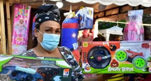 Mesa de Empleabilidad del Gobierno beneficiará a más de 36,000 Vendedores Informales en la Guajira Mesa de Empleabilidad del Gobierno beneficiará a más de 36,000 Vendedores Informales en la Guajira