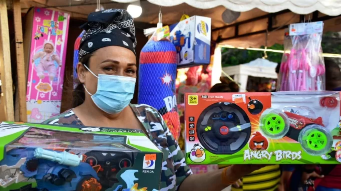 Mesa de Empleabilidad del Gobierno beneficiará a más de 36,000 Vendedores Informales en la Guajira Mesa de Empleabilidad del Gobierno beneficiará a más de 36,000 Vendedores Informales en la Guajira