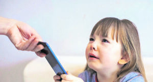 Países Bajos considera prohibir el uso de celulares en las escuelas como medida educativa Países Bajos considera prohibir el uso de celulares en las escuelas como medida educativa
