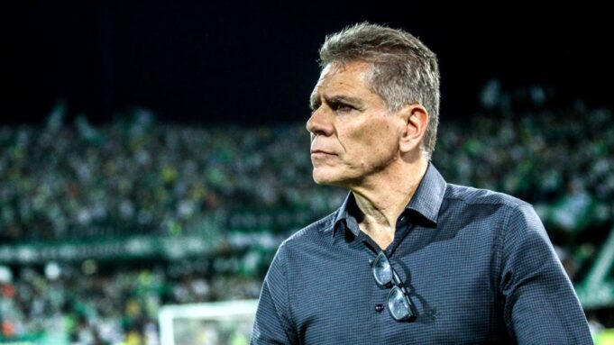 Paulo Autuori renuncia como director técnico de Atlético Nacional Paulo Autuori renuncia como director técnico de Atlético Nacional