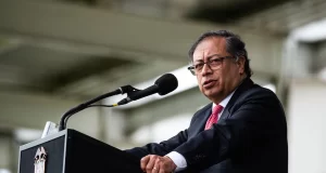 Gustavo Petro Aboga por un Futuro Progresista en Colombia Gustavo Petro Aboga por un Futuro Progresista en Colombia