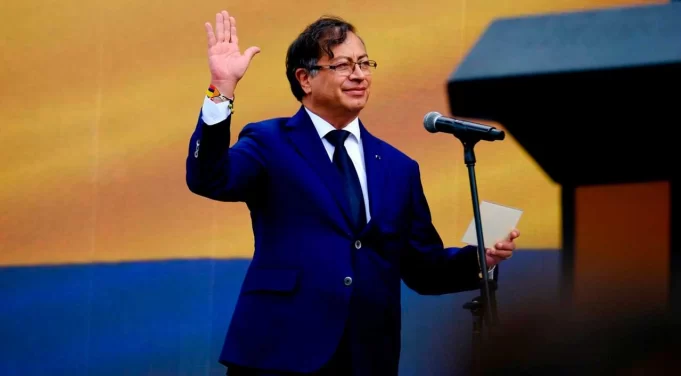 Presidente Petro plantea debate sobre la prohibición de exploración de hidrocarburos en la selva del Amazonas Nuevas declaraciones de Gustavo Petro sobre el proyecto del metro de Bogotá