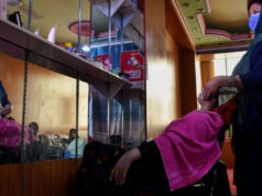 Talibanes prohíben la operación de salones de belleza en Afganistán Talibanes prohíben la operación de salones de belleza en Afganistán