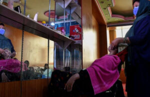 Talibanes prohíben la operación de salones de belleza en Afganistán Talibanes prohíben la operación de salones de belleza en Afganistán