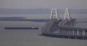Continúa la Ofensiva Ucraniana: Ataque en Puente Estratégico que Enlaza con Crimea Continúa la Ofensiva Ucraniana: Ataque en Puente Estratégico que Enlaza con Crimea