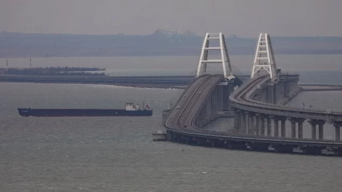 Continúa la Ofensiva Ucraniana: Ataque en Puente Estratégico que Enlaza con Crimea Continúa la Ofensiva Ucraniana: Ataque en Puente Estratégico que Enlaza con Crimea