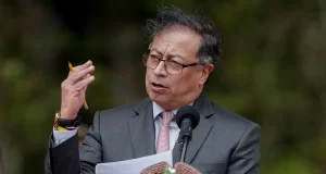 Presidente Gustavo Petro busca refinanciar la deuda externa de Colombia para garantizar recursos para el agua potable y el gasto social "Presidente Gustavo Petro busca refinanciar la deuda externa de Colombia para garantizar recursos para el agua potable y el gasto social"