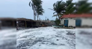 Hilary, el huracán de gran intensidad, cobra fuerza en dirección a las costas mexicanas; la perspectiva es inquietante. Hilary, el huracán de gran intensidad, cobra fuerza en dirección a las costas mexicanas; la perspectiva es inquietante.