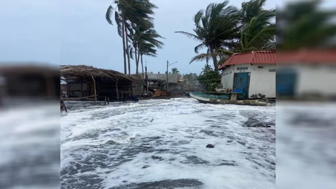 Hilary, el huracán de gran intensidad, cobra fuerza en dirección a las costas mexicanas; la perspectiva es inquietante. Hilary, el huracán de gran intensidad, cobra fuerza en dirección a las costas mexicanas; la perspectiva es inquietante.