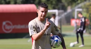 James Rodríguez exhibe su destreza en la sesión de entrenamiento con Sao Paulo James Rodríguez exhibe su destreza en la sesión de entrenamiento con Sao Paulo