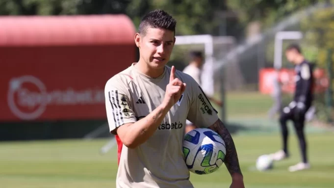 James Rodríguez exhibe su destreza en la sesión de entrenamiento con Sao Paulo James Rodríguez exhibe su destreza en la sesión de entrenamiento con Sao Paulo