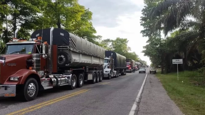 Tercer Día de Bloqueo: Situación en la Carretera Bucaramanga-Barrancabermeja Tercer Día de Bloqueo: Situación en la Carretera Bucaramanga-Barrancabermeja
