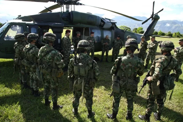 Generales-del-Ejército-Fuera-de-sus-Puestos-en-Medio-de-Controversia Generales del Ejército Fuera de sus Puestos en Medio de Controversia
