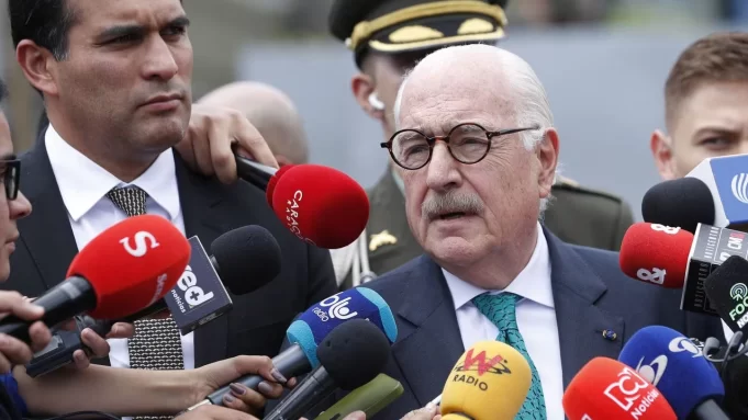 Fractura Judicial entre Petro y Pastrana: Propuesta de Debate Público y Denuncias de Persecución Política Fractura Judicial entre Petro y Pastrana