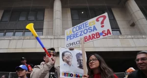 Turbulencia en Bogotá: Fracasos y Tensiones en Manifestaciones por Elección de Fiscal Turbulencia en Bogotá: Fracasos y Tensiones en Manifestaciones por Elección de Fiscal