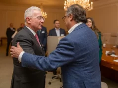 Propuesta de Álvaro Uribe: Un Millón de Paisas por el Futuro de Antioquia "Propuesta de Álvaro Uribe: Un Millón de Paisas por el Futuro de Antioquia"