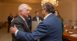 Propuesta de Álvaro Uribe: Un Millón de Paisas por el Futuro de Antioquia "Propuesta de Álvaro Uribe: Un Millón de Paisas por el Futuro de Antioquia"