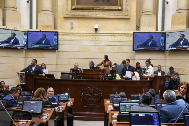 "Tensiones y Avances: Reforma Pensional en el Senado Colombiano"