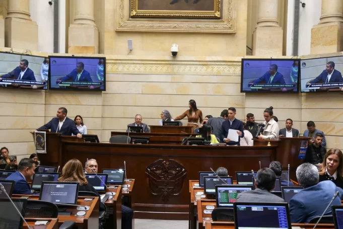 Tensiones y Avances: Reforma Pensional en el Senado Colombiano "Tensiones y Avances: Reforma Pensional en el Senado Colombiano"