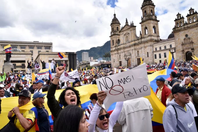 Marchas Ciudadanas en Colombia: Expresión Masiva de Descontento hacia el Gobierno de Gustavo Petro Marchas Ciudadanas en Colombia: Expresión Masiva de Descontento hacia el Gobierno de Gustavo Petro