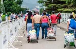 Colombia reinstaura requisito de pasaporte vigente para migrantes venezolanos Colombia reinstaura requisito de pasaporte vigente para migrantes venezolanos