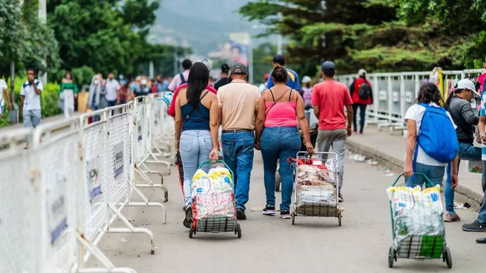 Colombia reinstaura requisito de pasaporte vigente para migrantes venezolanos Colombia reinstaura requisito de pasaporte vigente para migrantes venezolanos