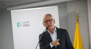 Implementado el Giro Directo de Recursos del Estado a EPS por el Gobierno de Gustavo Petro Decreto 489 de 2024 firmado por el ministro de Salud, Guillermo Alfonso Jaramillo, y el de Hacienda, Ricardo Bonilla.