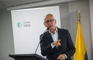 Implementado el Giro Directo de Recursos del Estado a EPS por el Gobierno de Gustavo Petro Decreto 489 de 2024 firmado por el ministro de Salud, Guillermo Alfonso Jaramillo, y el de Hacienda, Ricardo Bonilla.