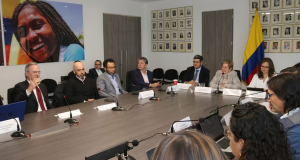 Debate sobre el salario mínimo en Colombia: Productividad y tensiones entre sindicatos, gobierno y empresarios Debate sobre el salario mínimo en Colombia: Productividad y tensiones entre sindicatos, gobierno y empresarios