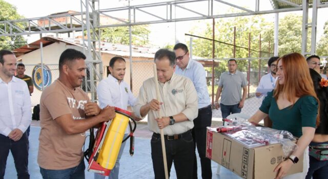 Gobernación de Norte de Santander entrega insumos a familias del Catatumbo dentro del programa RenHacemosCatatumbo