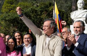 Gustavo Petro enfrenta creciente desaprobación ciudadana, según encuesta Invamer Gustavo Petro enfrenta creciente desaprobación ciudadana, según encuesta Invamer