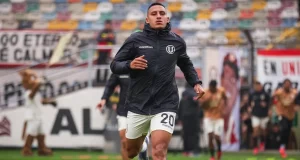 Álex Valera sufre desgarro y estará fuera hasta dos semanas: apunta a regresar ante Melgar Álex Valera sufre desgarro y estará fuera hasta dos semanas: apunta a regresar ante Melgar