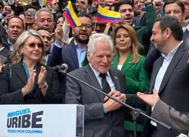 Miguel Uribe Londoño irrumpe en la política Miguel Uribe Londoño irrumpe en la política: busca la Presidencia para honrar la memoria de su hijo asesinado