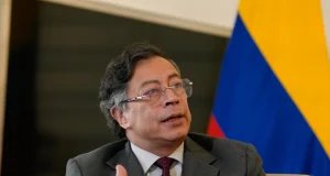 Gustavo Petro aumenta presión sobre el Banco de la República y anticipa posible incremento de tasas “suicidas” Gustavo Petro aumenta presión sobre el Banco de la República y anticipa posible incremento de tasas “suicidas”