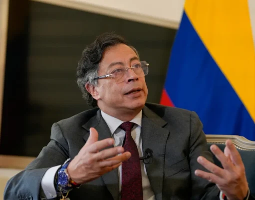 Gustavo Petro aumenta presión sobre el Banco de la República y anticipa posible incremento de tasas “suicidas” Gustavo Petro aumenta presión sobre el Banco de la República y anticipa posible incremento de tasas “suicidas”