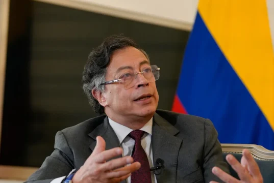 Gustavo Petro aumenta presión sobre el Banco de la República y anticipa posible incremento de tasas “suicidas” Gustavo Petro aumenta presión sobre el Banco de la República y anticipa posible incremento de tasas “suicidas”