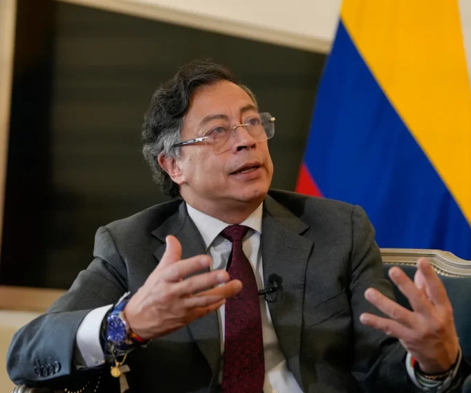 Gustavo Petro aumenta presión sobre el Banco de la República y anticipa posible incremento de tasas “suicidas” Gustavo Petro aumenta presión sobre el Banco de la República y anticipa posible incremento de tasas “suicidas”